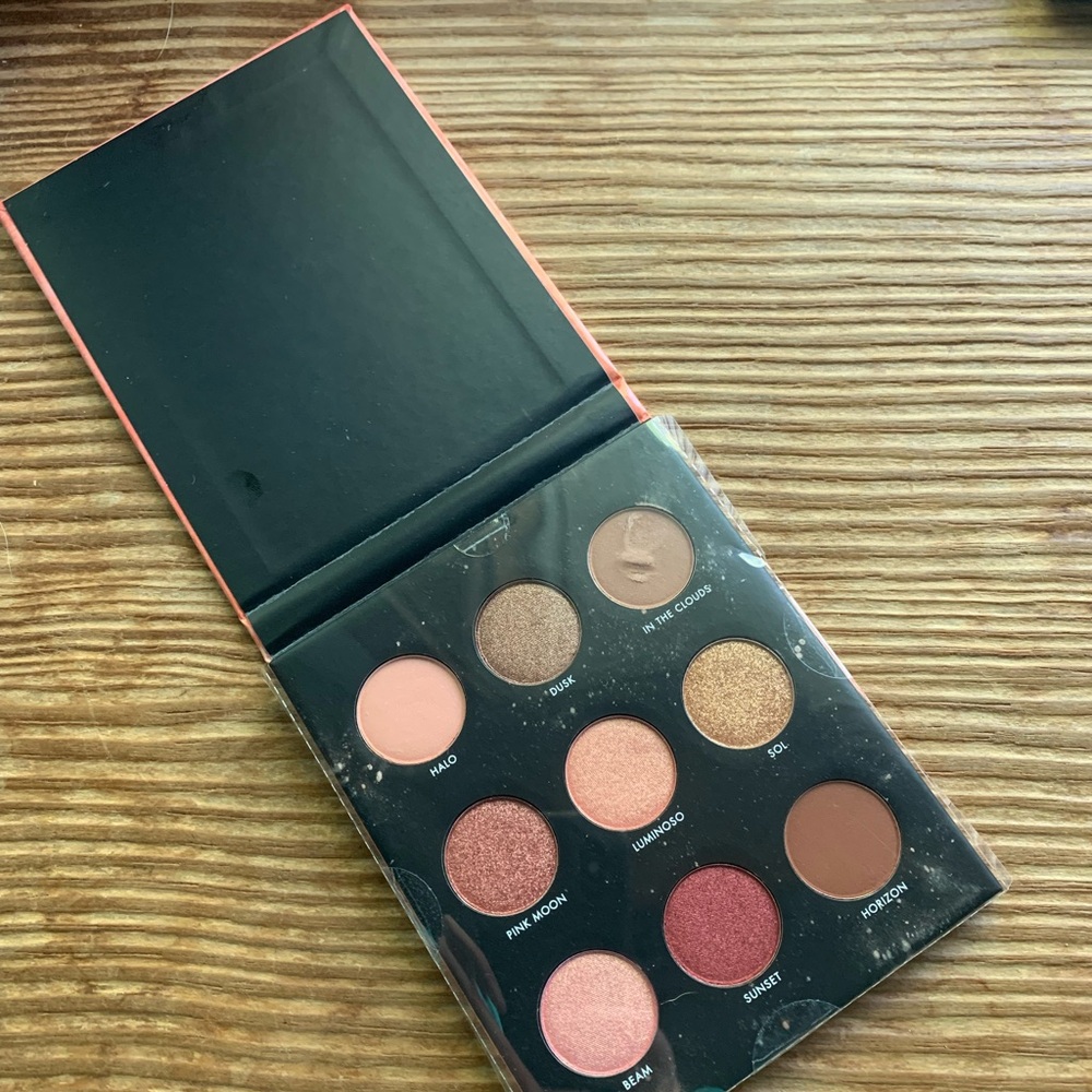 New Milani Luminoso Eyeshadow Palette Neutrals Matte & Shimmer Finish